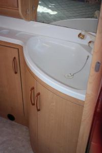 HOBBY 440 SFE трейлер, сантехника, рукомойник