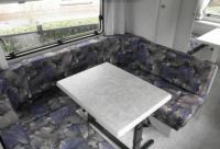 HOBBY 500 внутри трейлера - стол, U образные кресла HOBBY 500 внутри трейлера - стол, U образные кресла