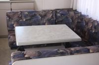 HOBBY 500 внутри трейлера - ещё фотография стола и U образных кресел HOBBY 500 внутри трейлера - ещё фотография стола и U образных кресел