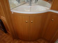 KNAUS 495 TK автоприцеп внутри - рукомойник KNAUS 495 TK автоприцеп внутри - рукомойник