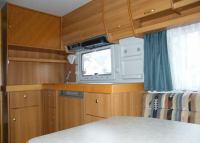 Knaus Eurostar 495, диван и мойка трелера Knaus Eurostar 495, диван и мойка трелера