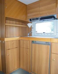 Knaus Eurostar 495, кухня и шкафы трейлера Knaus Eurostar 495, кухня и шкафы трейлера