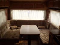 трейлер tabbert 630 стол и вокруг диваны-кресла